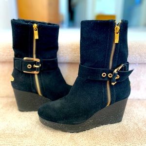 Suede black boots